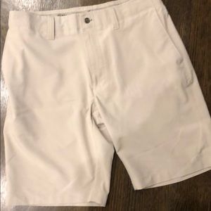 Men’s Callaway light weight khaki shorts. Size 32